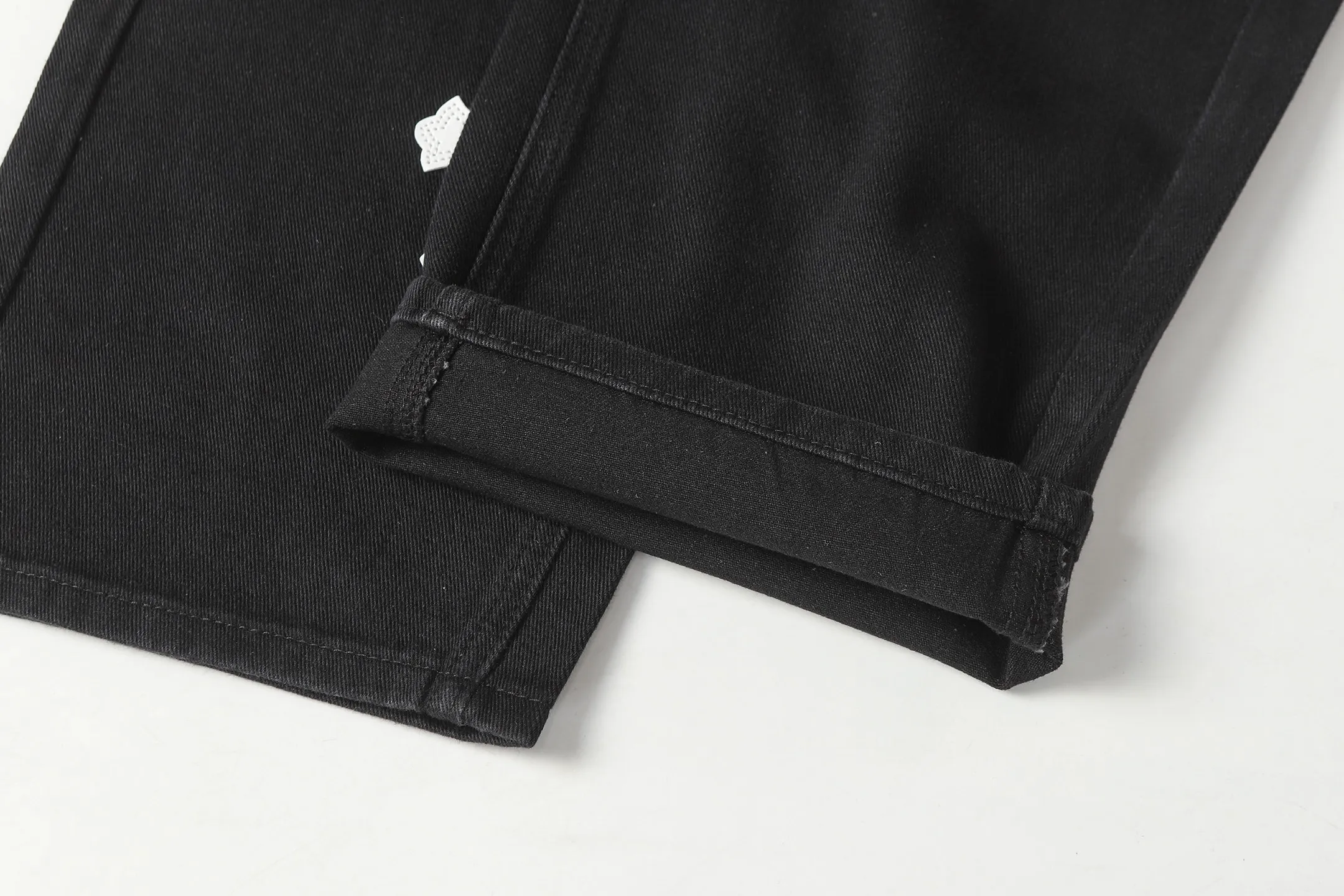 P260 Cross-border model, please do not place an order if you are pursuing quality - Chrome Hearts/Chrome Hearts Cross ✝️Pink embroidered washed jeans, trousers and casual pants - High weight, high density and high quality. The wool is soft, delicate and skin-friendly. It feels soft and silky. It has excellent warmth and skin-friendly properties - Custom-woven and dyed, no color difference. No matter the fabric or workmanship details, it beats the ordinary version on the market - Hardware zipper accessories are all customized, full of details -Colour: washed black -Size: 28 30 32 34 36